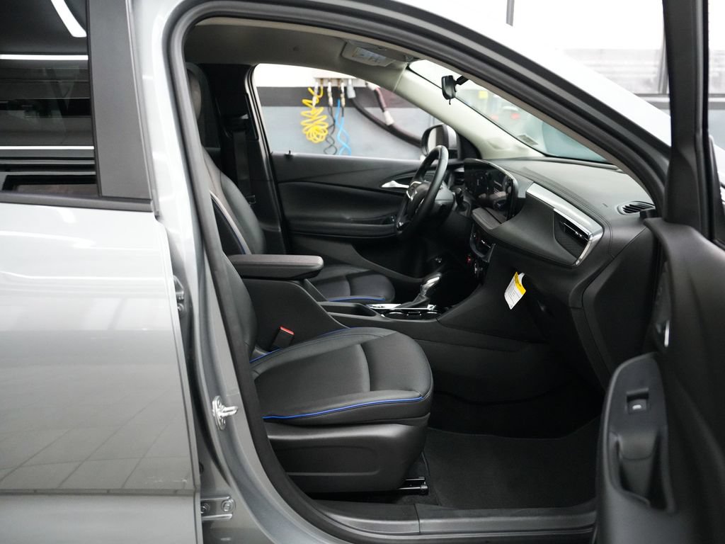Used 2025 Buick Encore GX Sport Touring w/ Advanced Technology Package AWD/4WD image 35