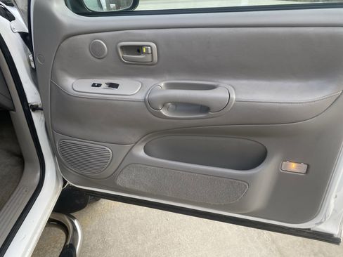 Used 2001 Toyota Tundra Limited image 15