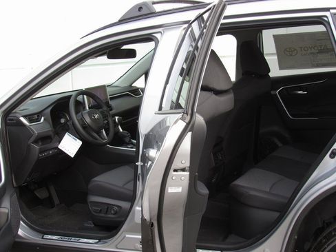 New 2025 Toyota RAV4 XLE w/ Convenience Package AWD/4WD image 14