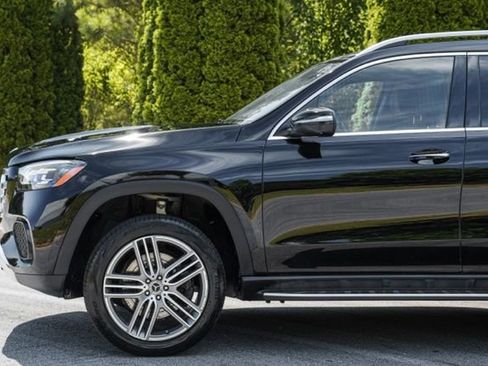Used 2024 Mercedes-Benz GLS 450 4MATIC w/ Pinnacle Trim Package image 10