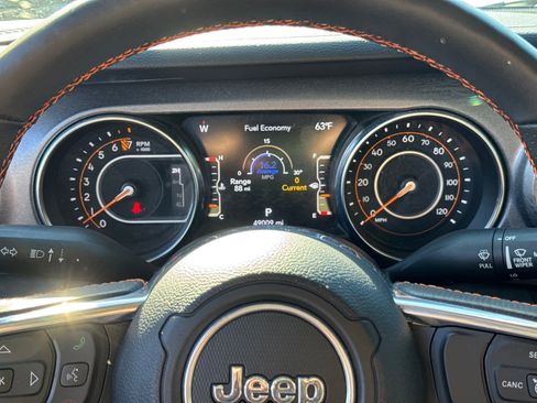 Used 2023 Jeep Gladiator Mojave w/ Cold Weather Group image 17