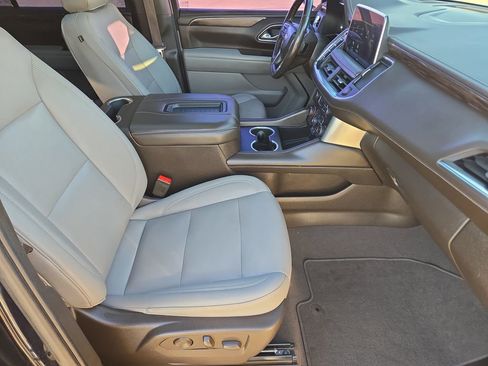 Used 2022 Chevrolet Tahoe LT w/ Luxury Package image 16