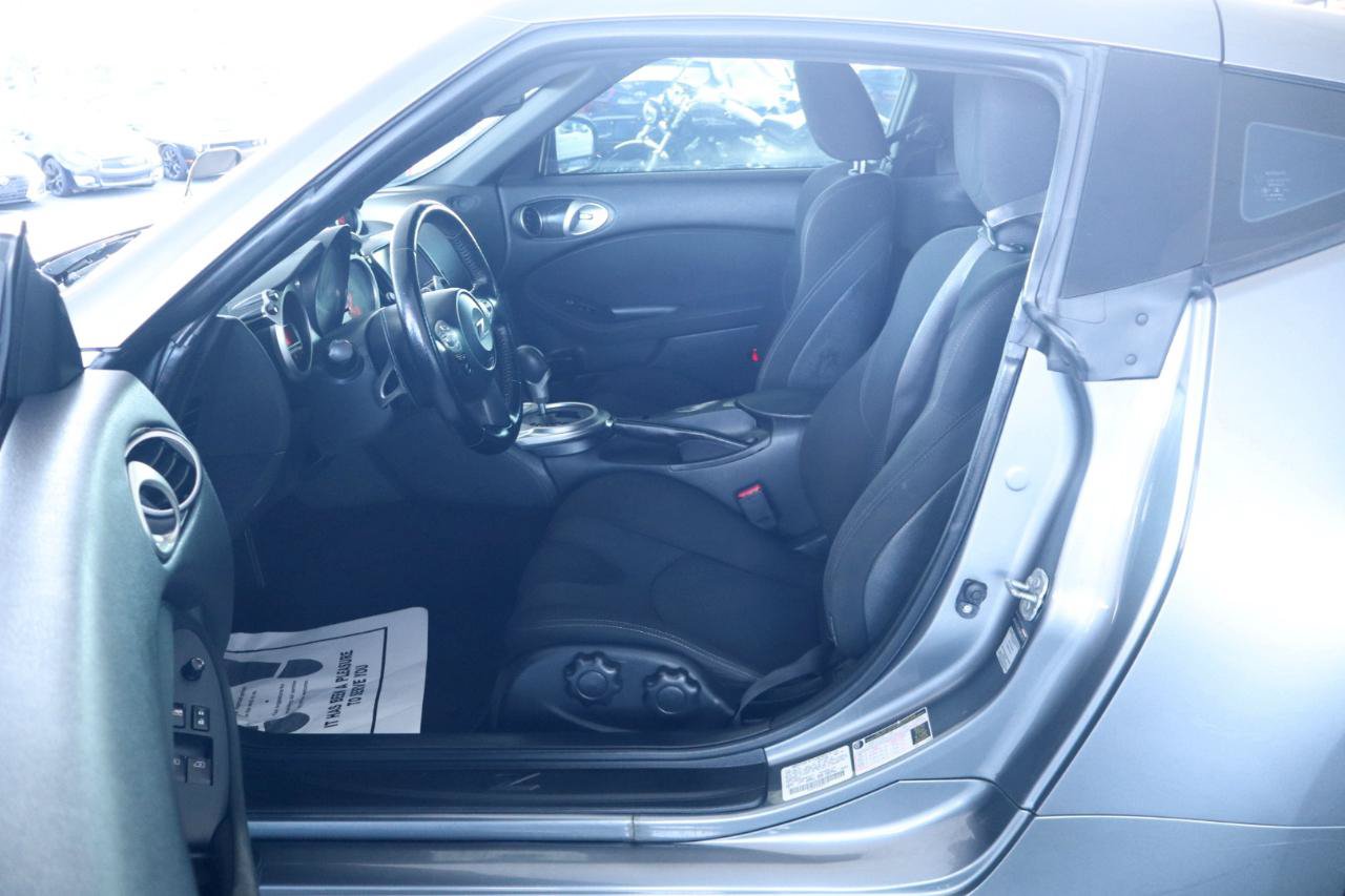 Used 2016 Nissan 370Z Coupe RWD image 19