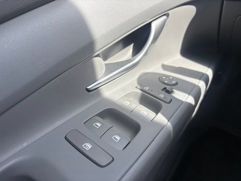 Used 2025 Hyundai Elantra Hybrid FWD image 24