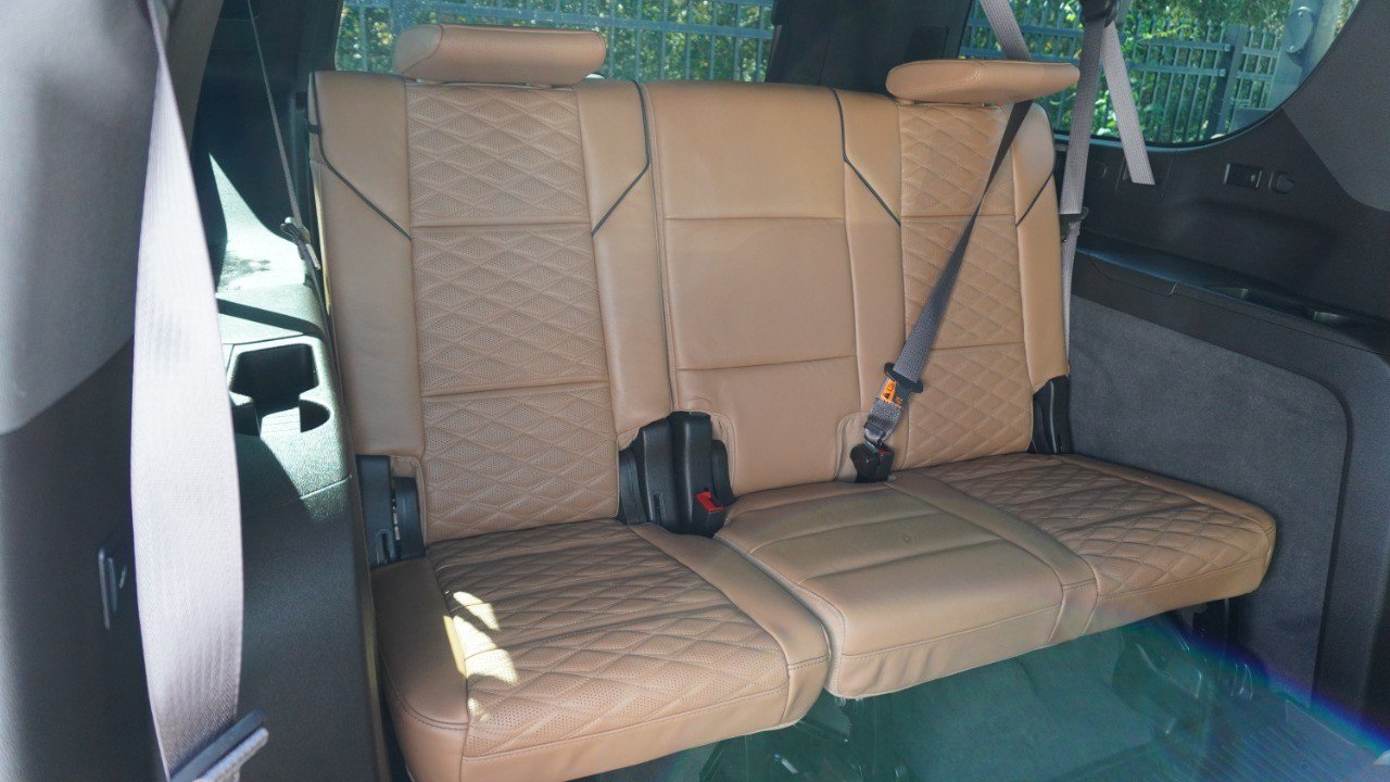 Used 2024 Cadillac Escalade ESV Premium Luxury AWD/4WD image 19