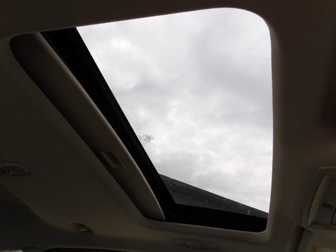Used 2013 Ford Focus Titanium FWD image 24