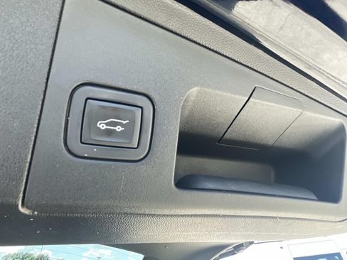 Used 2023 Cadillac XT5 Premium Luxury w/ Technology Package AWD/4WD image 9