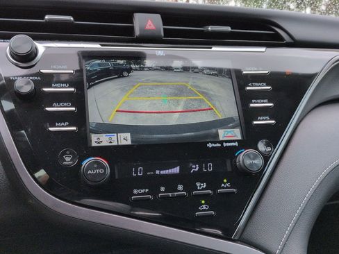 Used 2019 Toyota Camry XSE FWD image 17
