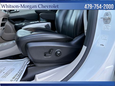 Used 2023 Chrysler Pacifica Touring-L FWD image 15