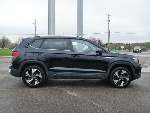 Certified 2024 Volkswagen Taos SE image 8