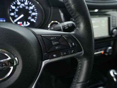 Used 2018 Nissan Rogue SV w/ Premium Package image 27