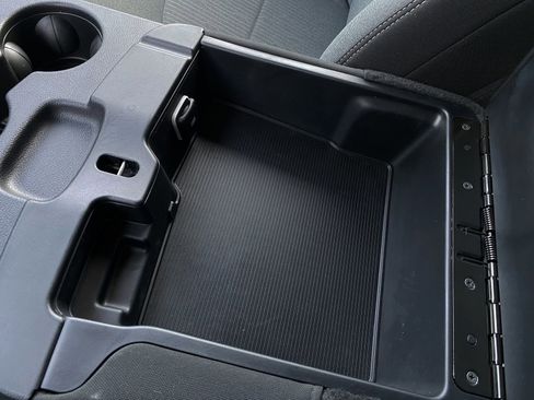 Used 2024 RAM 2500 Tradesman w/ Chrome Appearance Group image 23