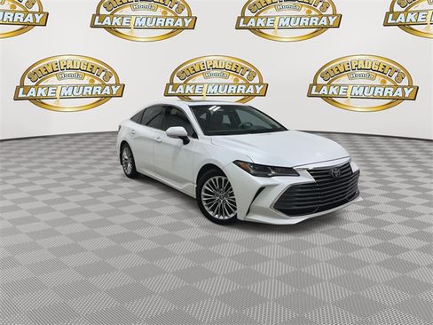Used 2019 Toyota Avalon Limited image 5