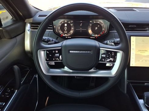 Used 2026 Land Rover Range Rover SE AWD/4WD image 16