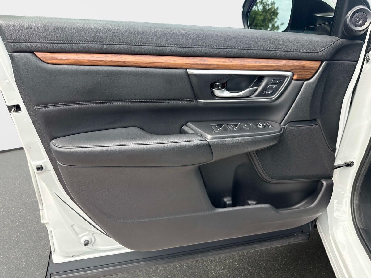Used 2020 Honda CR-V Touring image 16