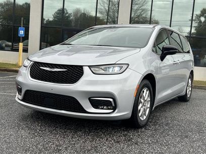Used 2024 Chrysler Pacifica Touring-L