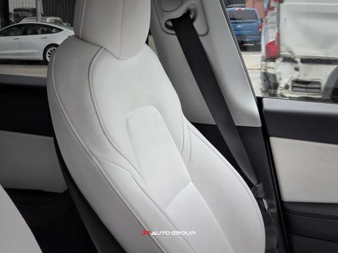 Used 2021 Tesla Model Y Long Range AWD/4WD image 17