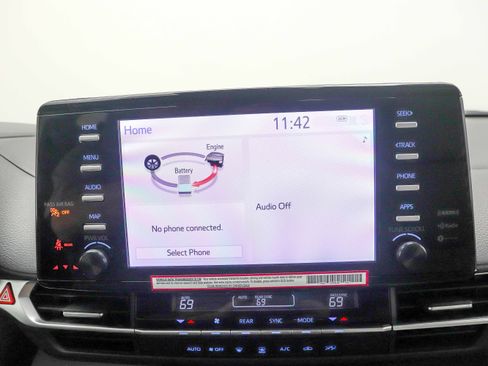 Used 2024 Toyota Sienna LE image 31