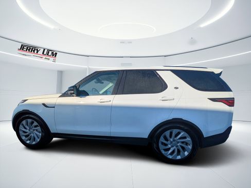 Used 2025 Land Rover Discovery S image 4