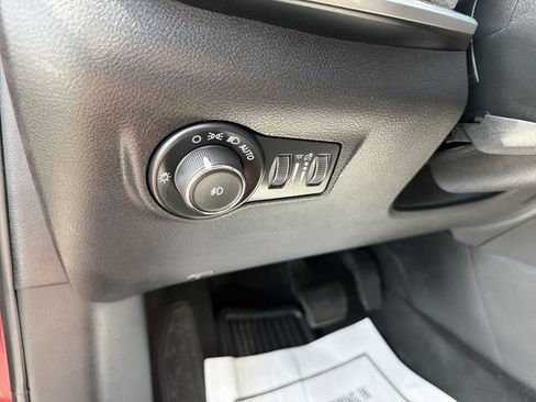 Used 2024 Jeep Compass Latitude AWD/4WD image 16
