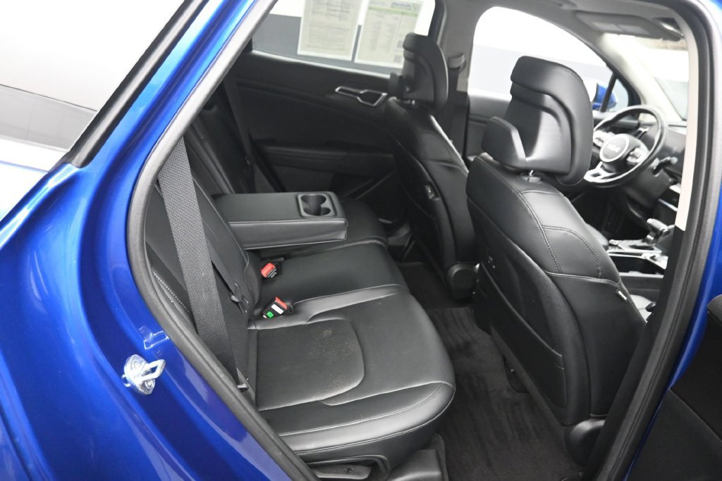 Used 2023 Kia Sportage EX AWD/4WD image 19
