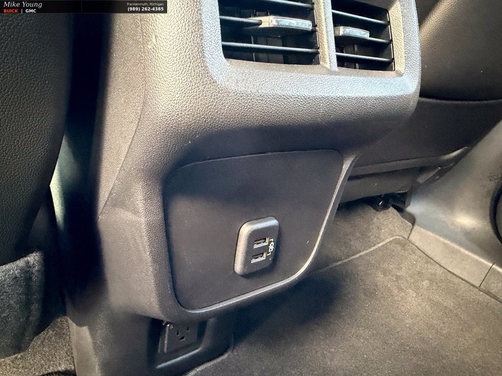 Used 2024 GMC Terrain SLT w/ Infotainment Package II FWD image 14