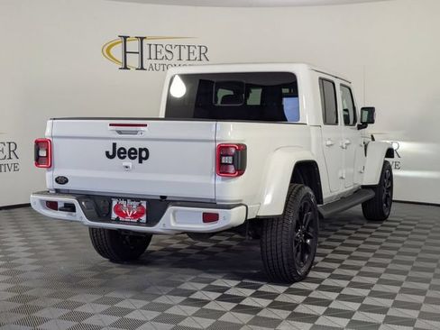 Used 2023 Jeep Gladiator Overland AWD/4WD image 2