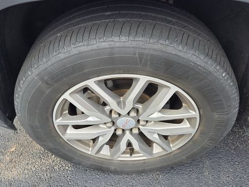 Used 2017 GMC Acadia SLE w/ Driver Alert Package I FWD image 10