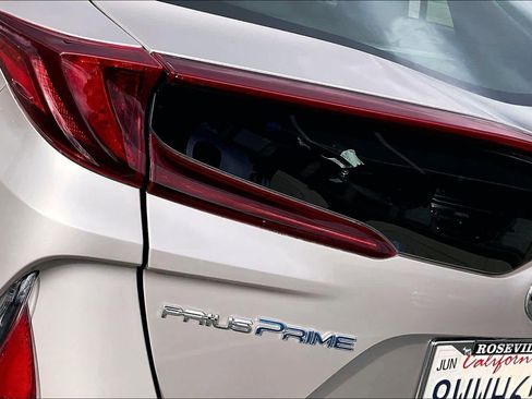 Used 2021 Toyota Prius Prime LE image 30