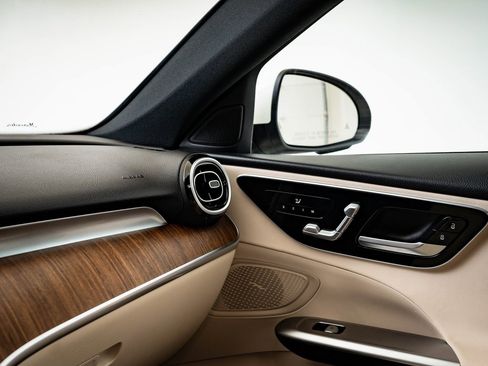 Certified 2025 Mercedes-Benz C 300 4MATIC Sedan image 34