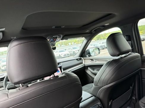 New 2026 Jeep Grand Cherokee L 4WD image 9