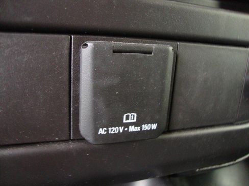 Used 2023 GMC Savana 2500 w/ Driver Convenience Package image 10