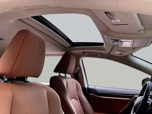 Used 2022 Lexus RX 350 FWD w/ Premium Package image 16