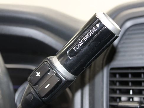 Used 2022 Nissan Titan SV w/ SV Convenience Package image 21