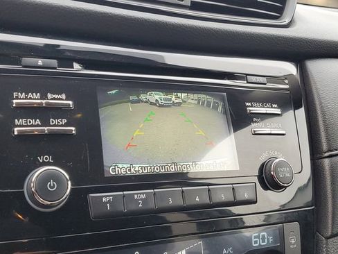 Used 2017 Nissan Rogue SV image 21