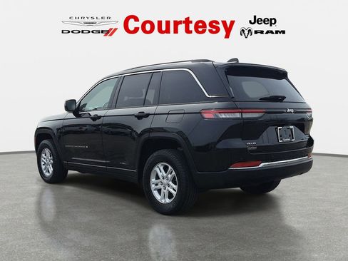 Certified 2023 Jeep Grand Cherokee Laredo w/ Luxury Tech Group I AWD/4WD image 7