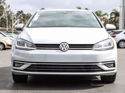 Used 2019 Volkswagen Golf SE image 4