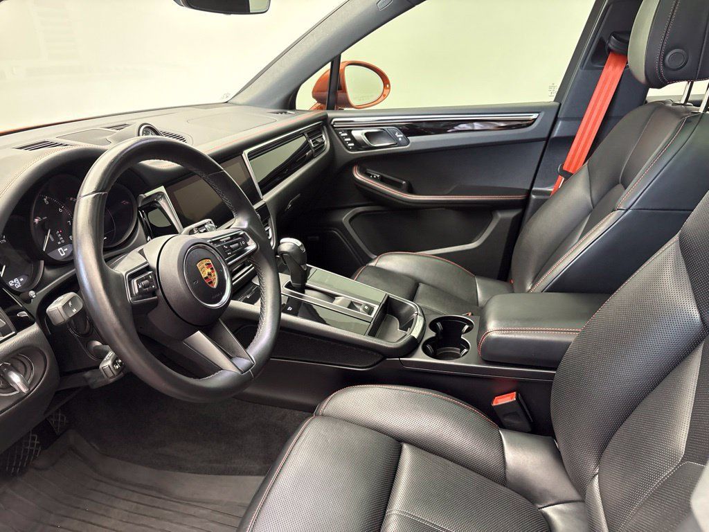 Certified 2024 Porsche Macan AWD/4WD image 5