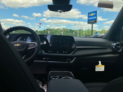 New 2026 Chevrolet Equinox LT w/ Safety and Technology Package AWD/4WD image 32