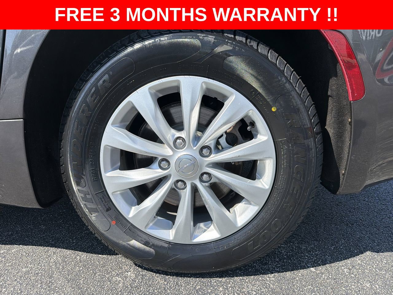 Used 2017 Chrysler Pacifica Touring-L FWD image 33
