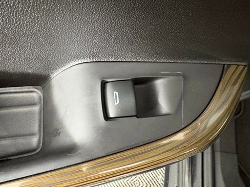 Used 2021 GMC Acadia SLE w/ Driver Convenience Package image 43