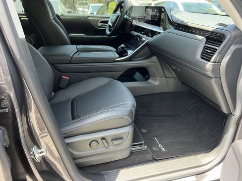 Used 2025 INFINITI QX80 Pure RWD image 11