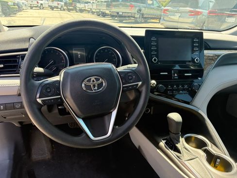 Used 2021 Toyota Camry LE FWD image 5