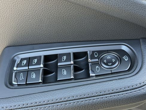 New 2026 Porsche Macan image 21