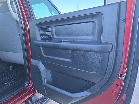 Used 2018 RAM 2500 Tradesman w/ Chrome Appearance Group image 77