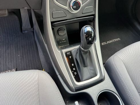 Used 2016 Hyundai Elantra SE FWD image 12