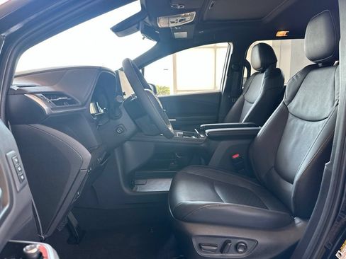 Used 2026 Toyota Sienna Limited FWD image 12