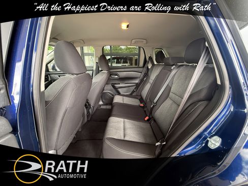 Used 2025 Nissan Rogue SV FWD image 18