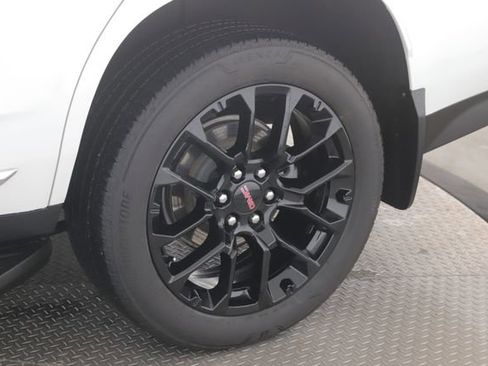 Used 2023 GMC Yukon SLT w/ SLT Premium Package image 14