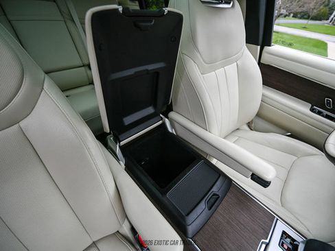 Used 2025 Land Rover Range Rover SE image 44